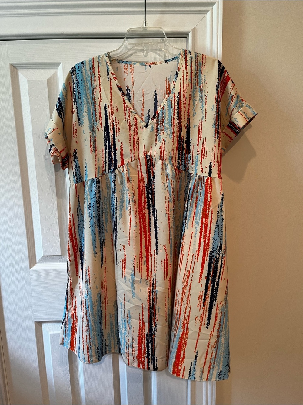 V-Neck Short Sleeve in Cream with Orange, Blue & Navy Brushstroke Print